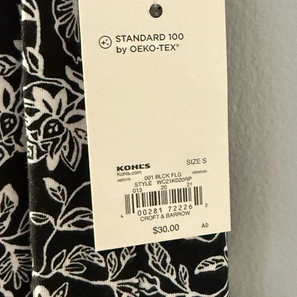 Croft & Barrow Black and White Floral Pleated Tank - Picture 4 of 4